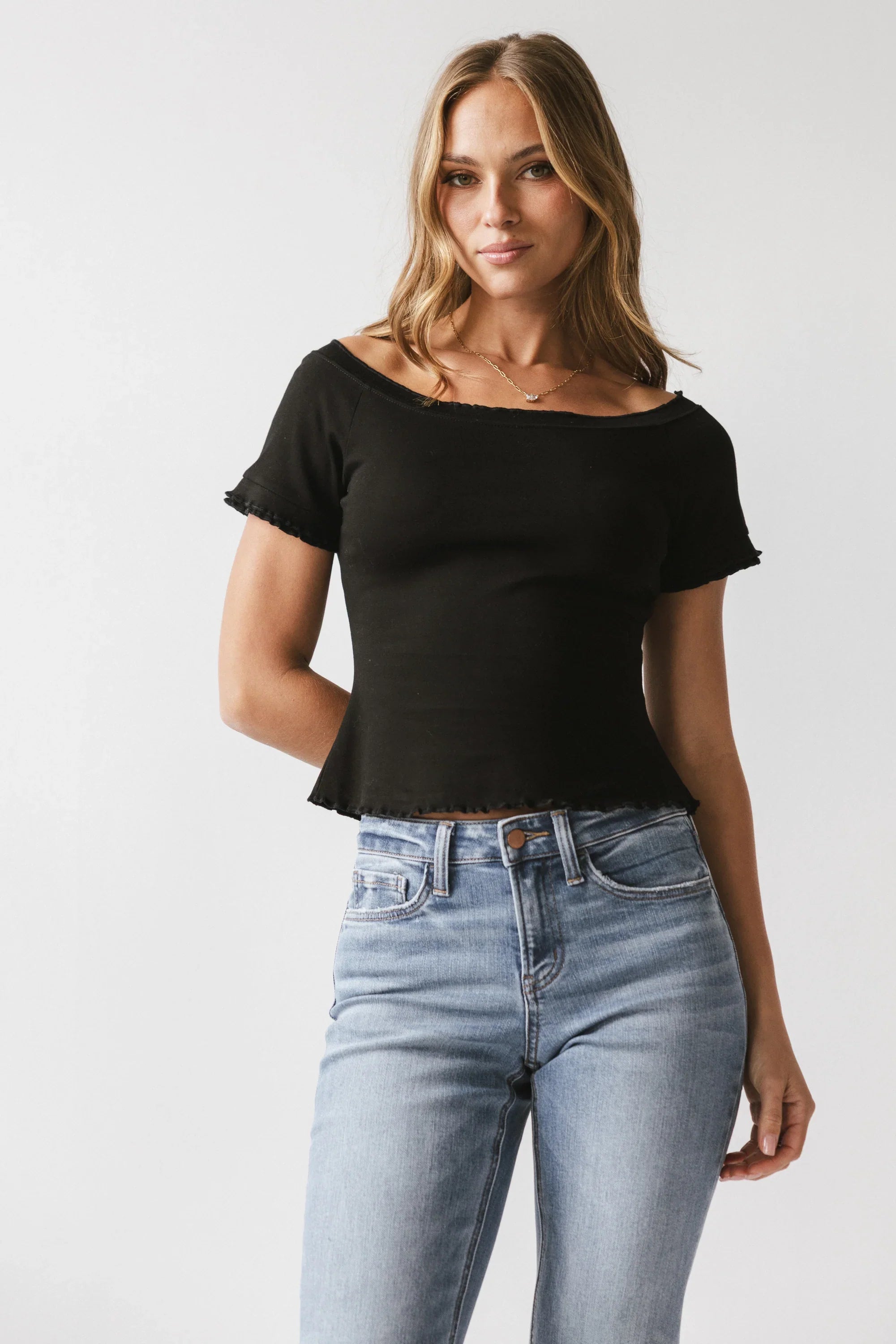 Hannah Lettuce Edge Top in Black